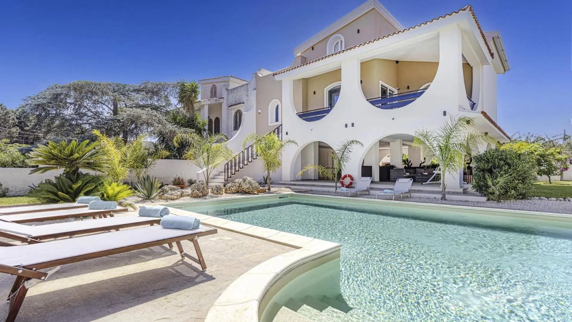 Villa Divina By Villa Plus location